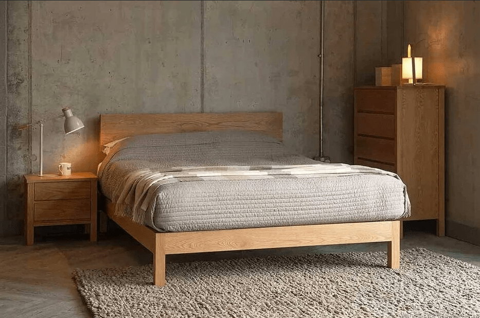 Деревянная кровать в скандинавском стиле фото