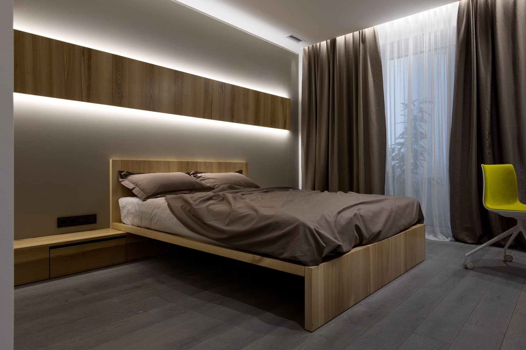 Деревянная кровать в стиле Хай-тек фото