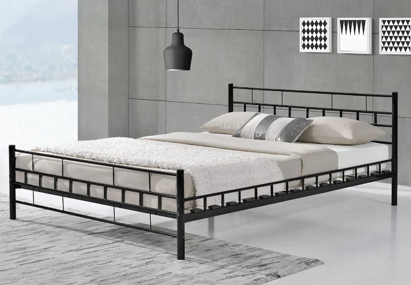 Кровать с металлическим основанием
